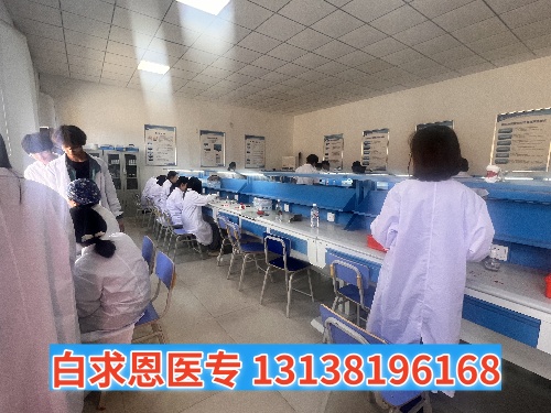 石家莊白求恩醫(yī)學(xué)中專學(xué)校多長時(shí)間放假一次？